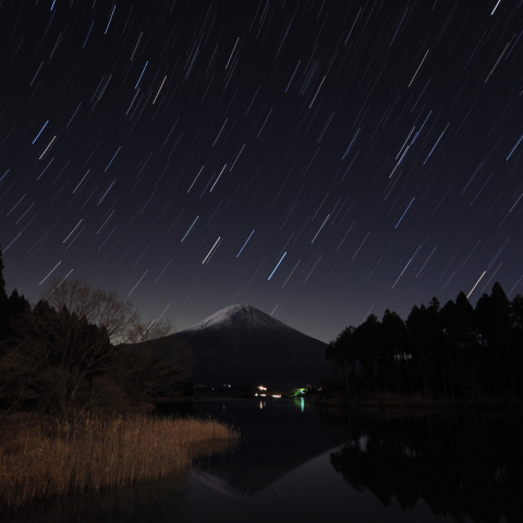富士山からのぼる獅子