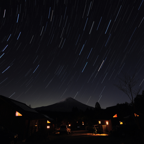 コテージの夜に星が降る