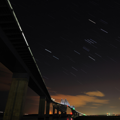 東京ゲートブリッジとオリオンと冬の大三角