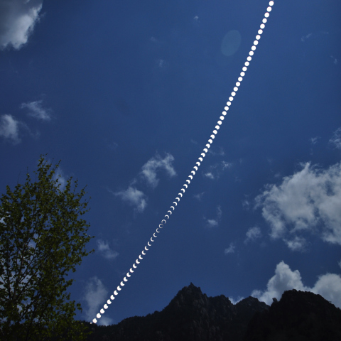 青空にネックレス