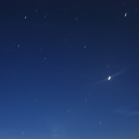 ISSと冬の星々