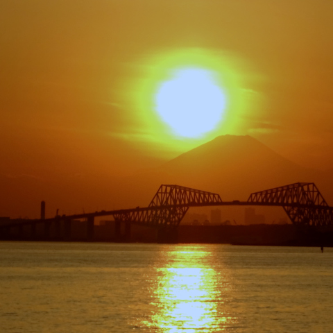 ダイヤモンド富士と東京ゲートブリッジ