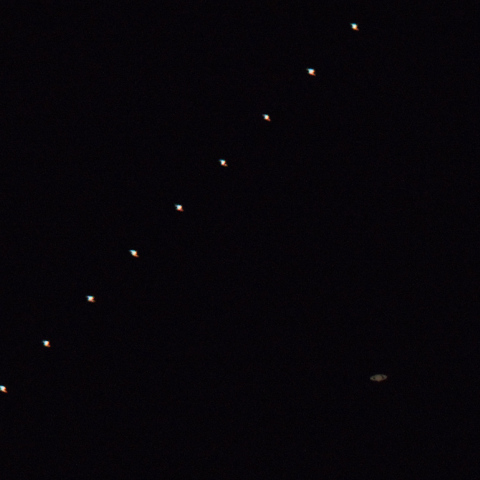 土星のそばを通るISS