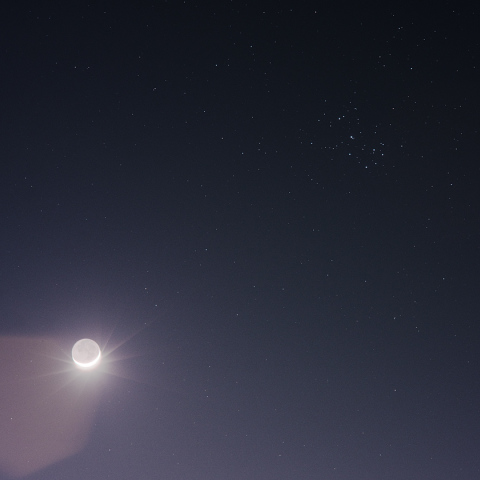 三日月とプレアデス