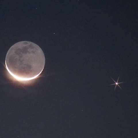 並んで昇る月と水星