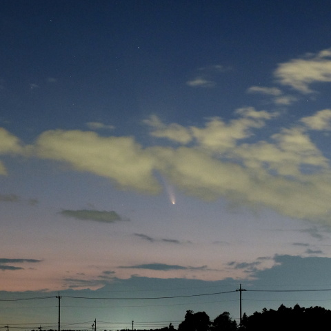 雲越しの紫金山・アトラス彗星