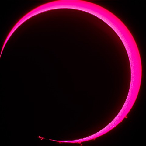 部分日食とプロミネンス