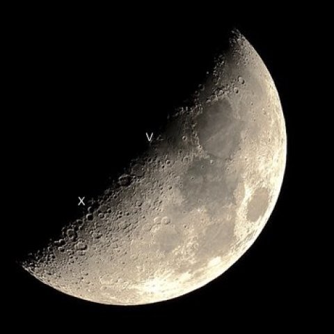 月面X　月面V