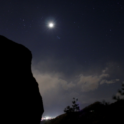 月とプレアデス