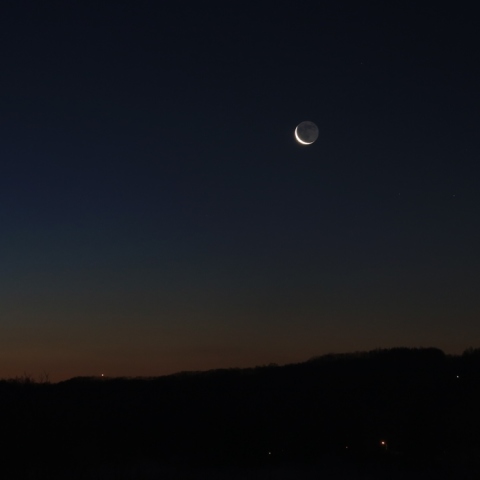 月と昇る金星
