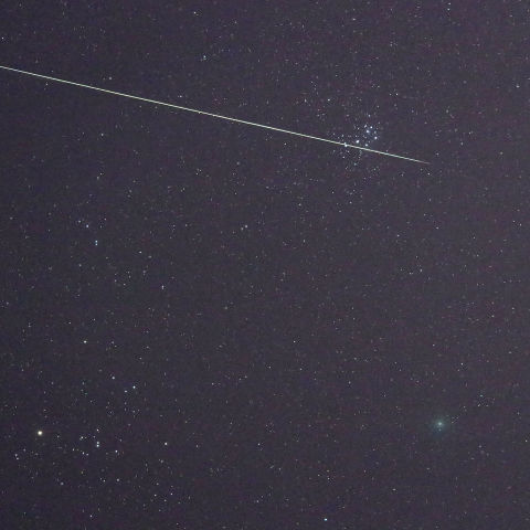 おうし座のウィルタネン彗星と流星