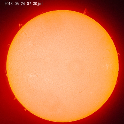 プロミネンスがいっぱいの太陽、5月24日