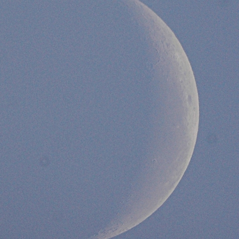 明けの三日月