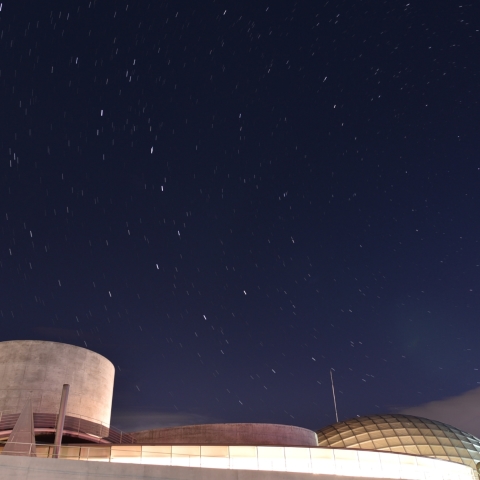 コンサートホールをすくい取る北斗七星