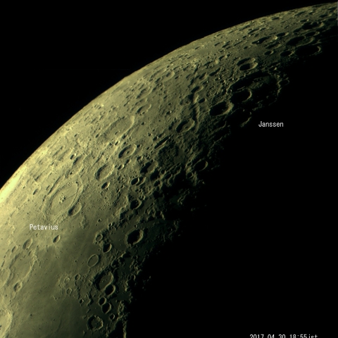 月面：クレーター