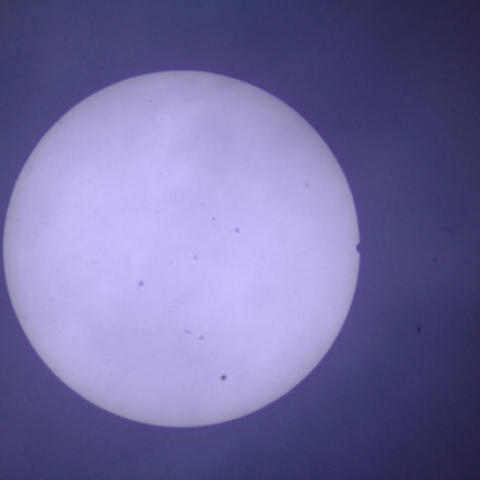 雲間からの金星の太陽面通過（３）