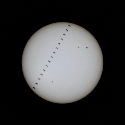 太陽面を通過するISS