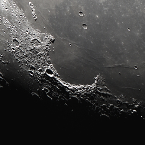 月齢10.2の虹の入江