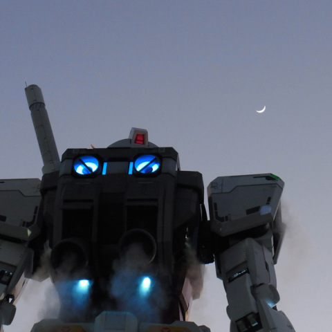 三日月のガンダム