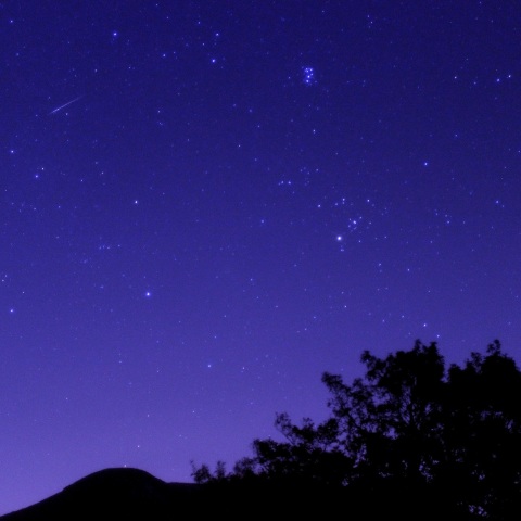 プレアデス星団と星流