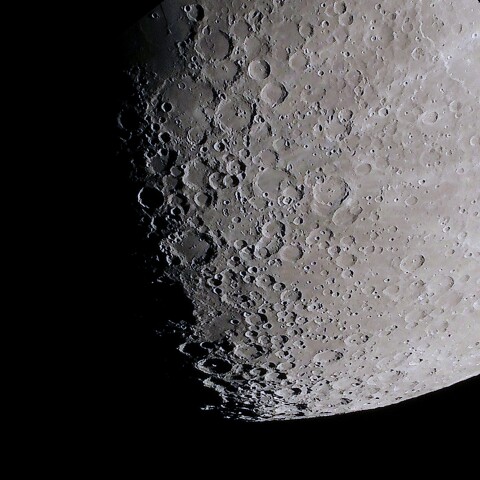 月齢8.7の南極付近
