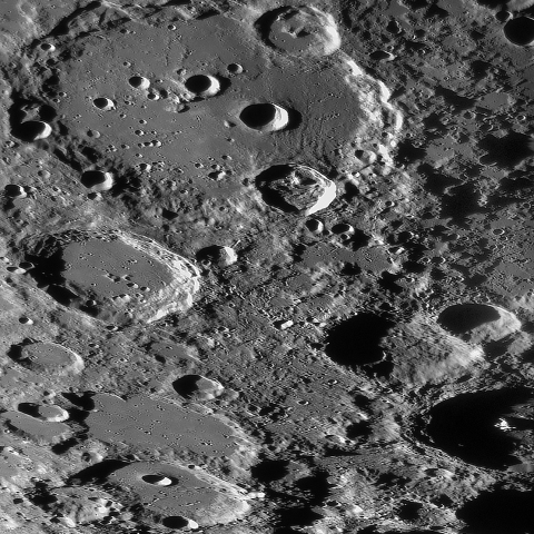 月面南部クレーター群