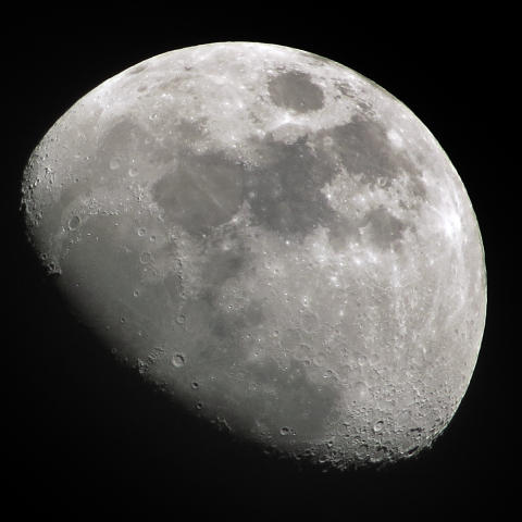 キヤノンSX50HS　50倍ズームコンパクトカメラのデジタルズーム100xで撮影した月