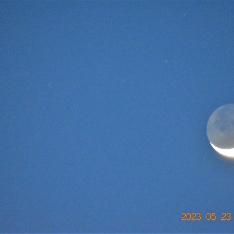 月と金星の接近と夜景