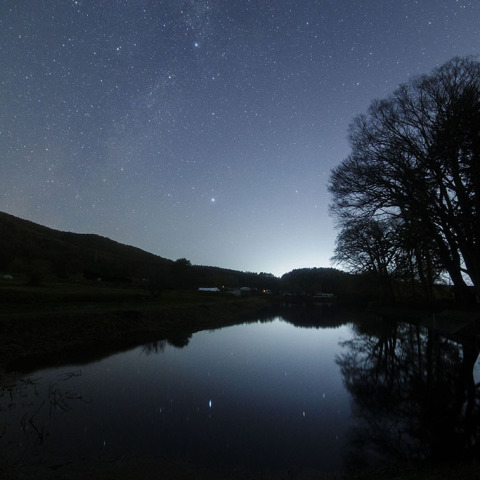 西へ傾く夏の大三角