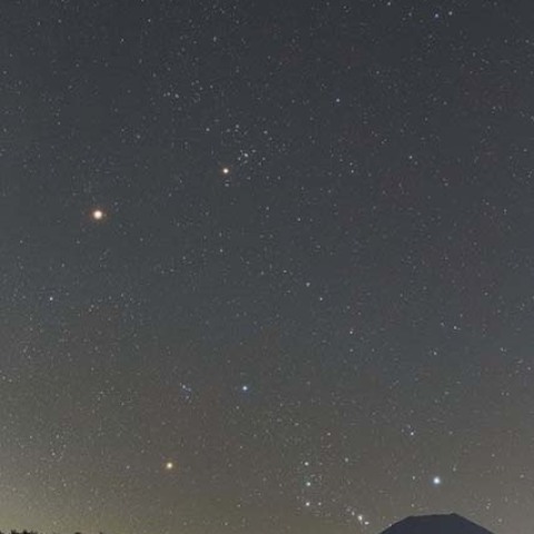 火星と冬の星々