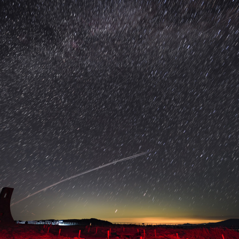 スターリング衛星群か? 16カットの比較明合成