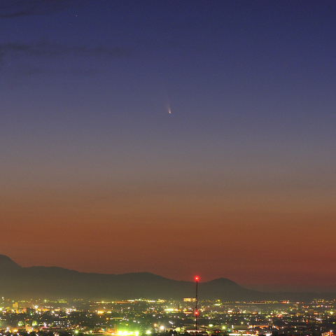 福井の夜景とパンスターズ彗星