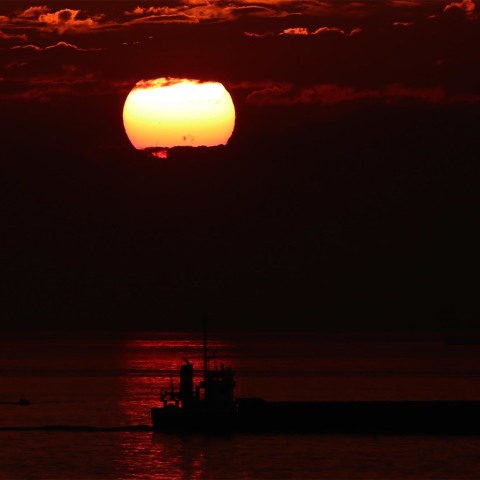肉眼黒点のある夕陽