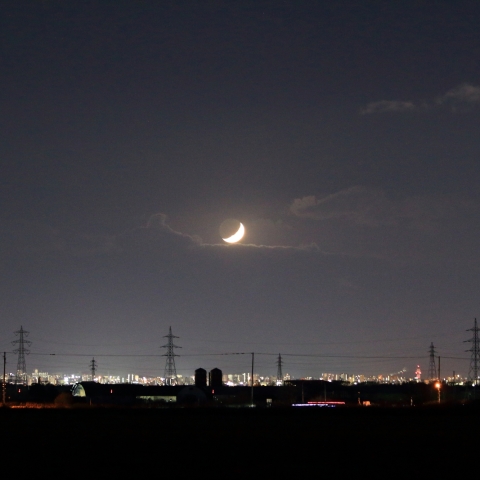 地球照と街灯り