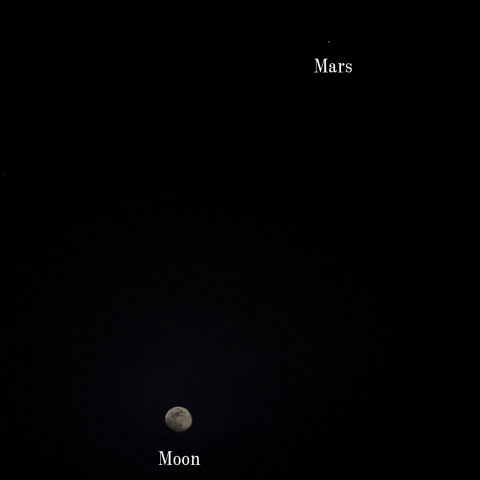 大雪予報の月と火星
