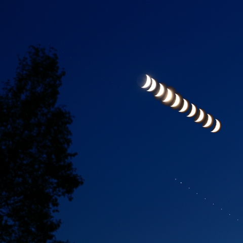 三日月に木星接近
