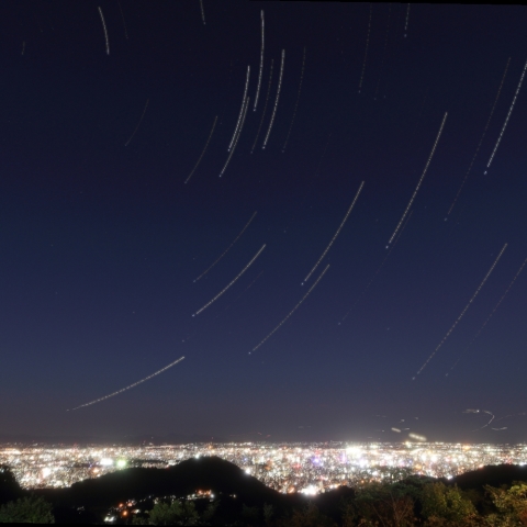 星の光跡とサッポロ夜景