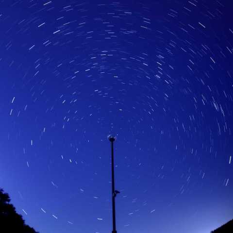 街灯電球を北極星に見立てて
