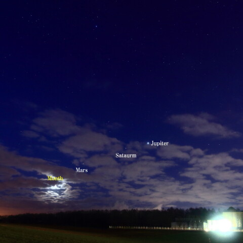 暁に並んだ月と惑星たち