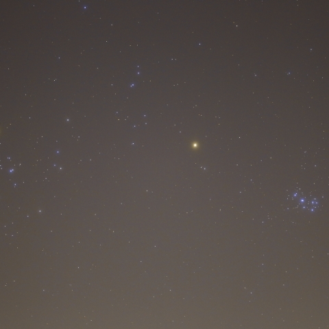 春の共演　アルデバラン、火星、プレアデス星団