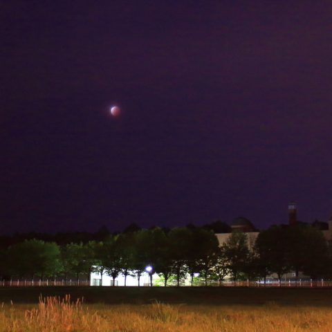 24年ぶりのスーパームーン皆既月食直前