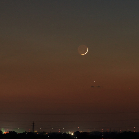 細い月と金星＆モエレ山