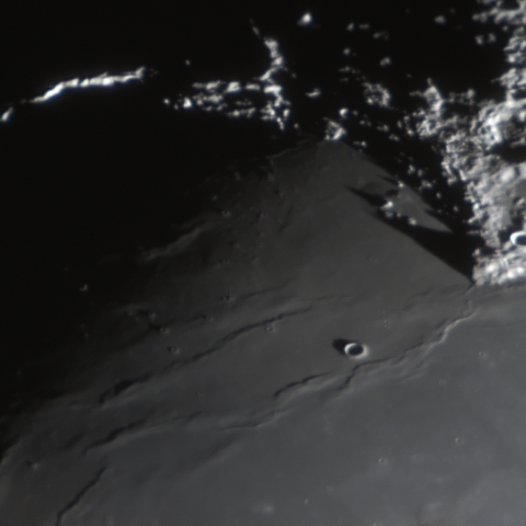 虹の入江に寄せる波