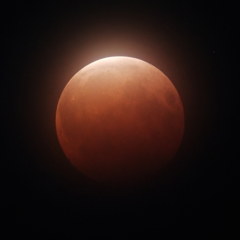 スーパームーンの皆既月食