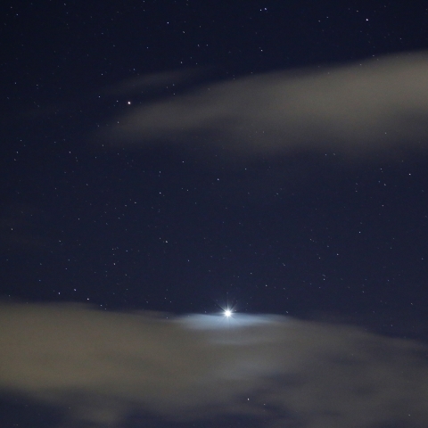 雲をも照らす金星の輝き！