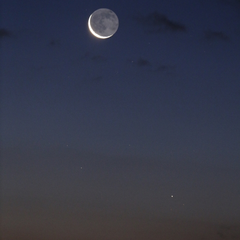 早朝の月と水星の接近