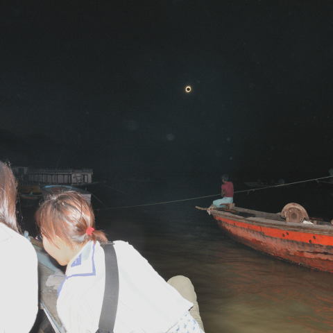 ガンジス川でエクリプス