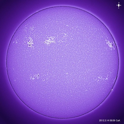 カルシウムＫ線での太陽表面とプロミネンス