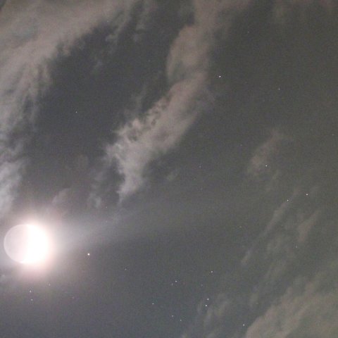 雲間の月とアルデバラン、ヒアデス