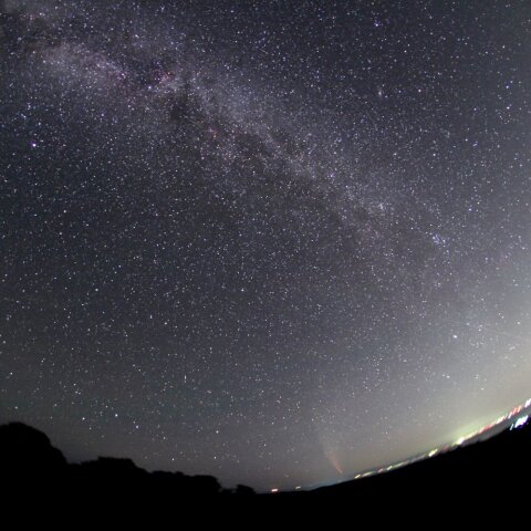 男鹿市八望台の北空とネオワイズ彗星